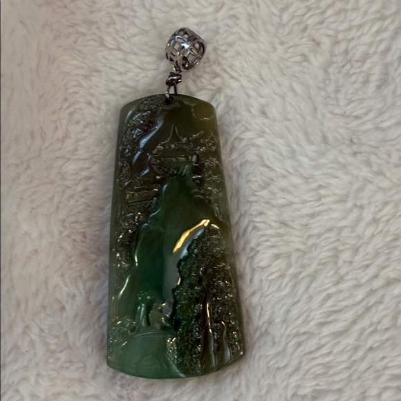 Elegant Green Jadeite Pendant (free chain with purchase) - Picture 4 of 4